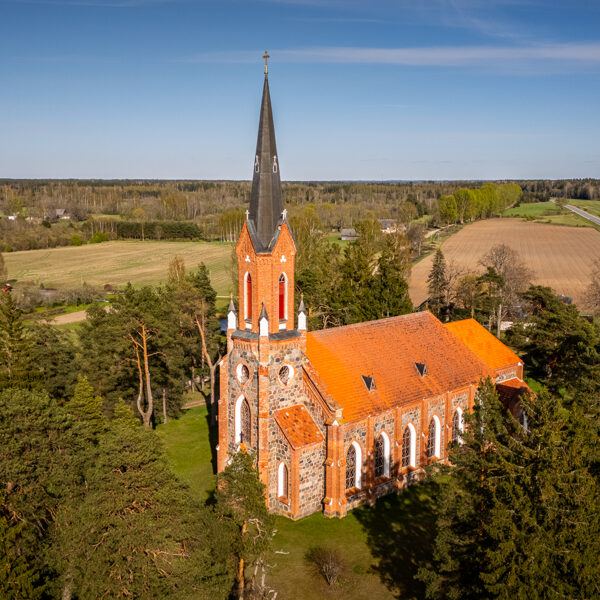Velēnas Evaņģēliski luteriskā baznīca_Aero_foto