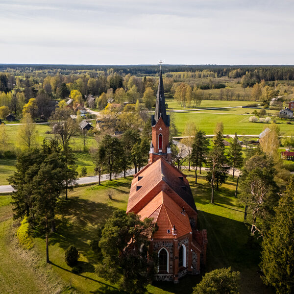 Velēnas Evaņģēliski luteriskā baznīca_Aero_foto