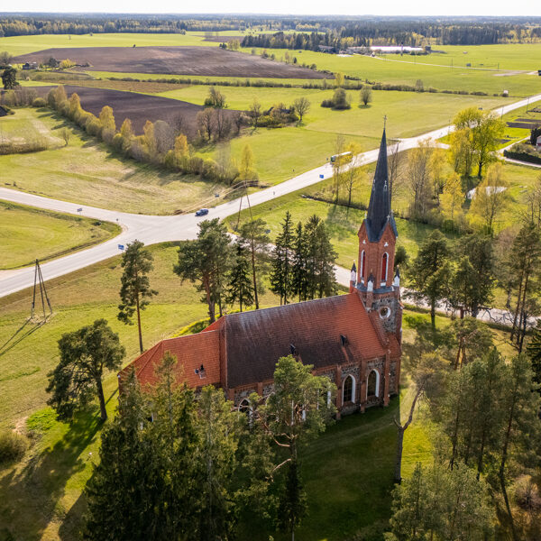 Velēnas Evaņģēliski luteriskā baznīca_Aero_foto