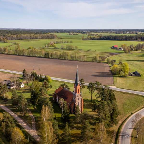 Velēnas Evaņģēliski luteriskā baznīca_Aero_foto