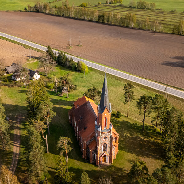 Velēnas Evaņģēliski luteriskā baznīca_Aero_foto
