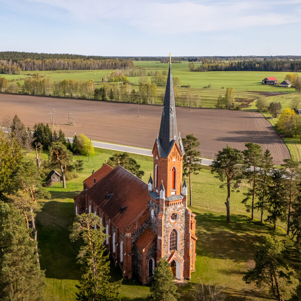 Velēnas Evaņģēliski luteriskā baznīca_Aero_foto